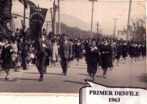 Primer d esfile del Liceo el año 1963